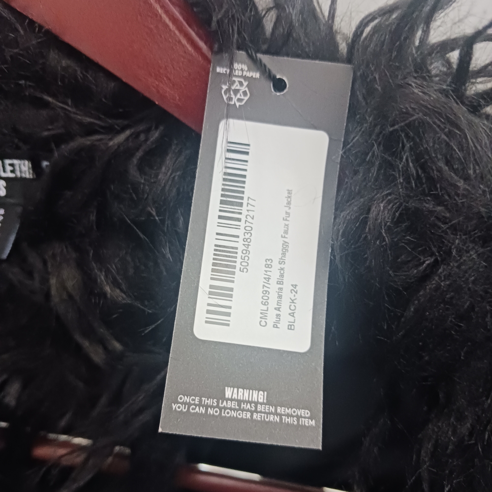 Plus Size PrettyLittleThing Black Faux Fur Coat - Picture 4 of 10